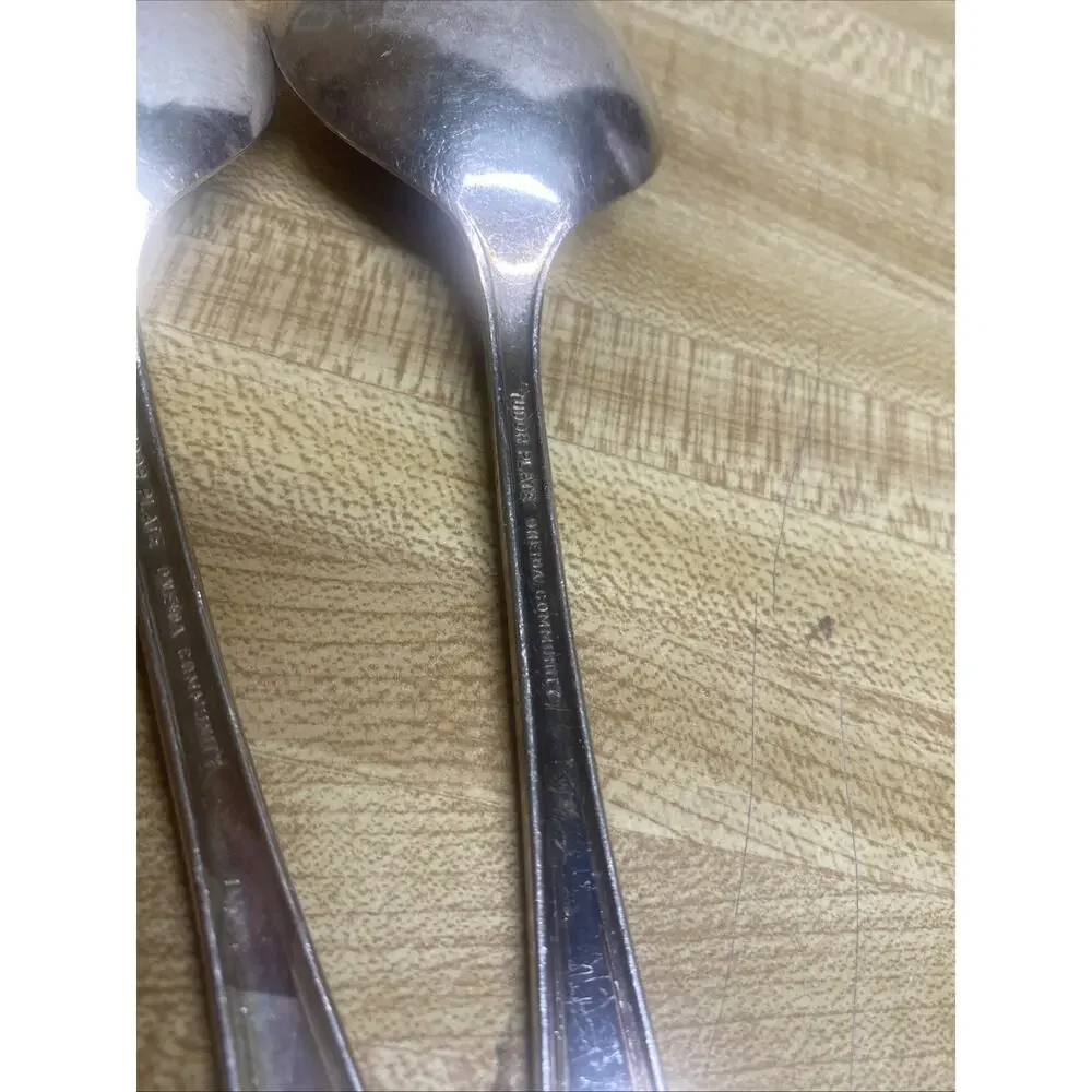 4 Oneida Tudor Plate Queen Bess II Silver Plate Gumbo Round Soup Spoons 7